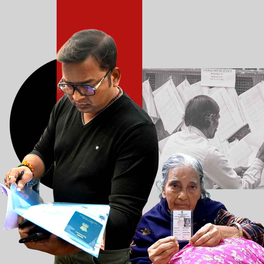 পশ্চিমবঙ্গের অধিকাংশ জেলাতেই এসআইআরের শুনানি শেষ, চলছে নথি যাচাইয়ের প্রক্রিয়া।