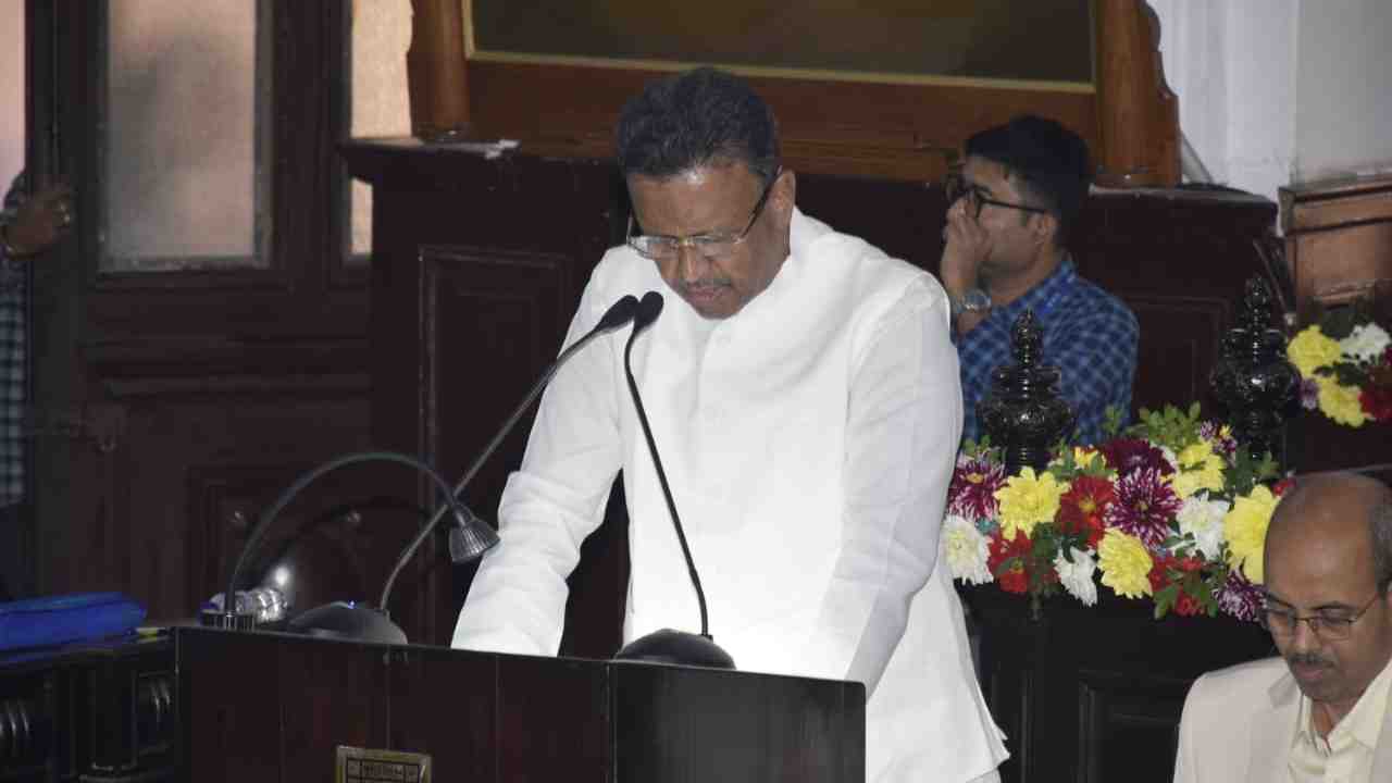 Mayor Firhad Hakim presents KMC’s deficit budget