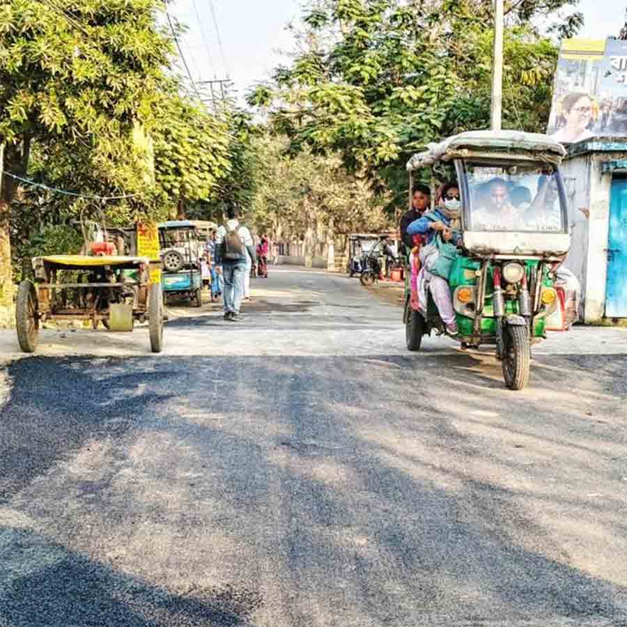 সংস্কার হচ্ছে এই রাস্তার।