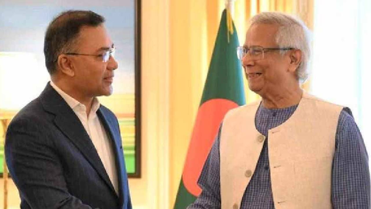 বিএনপি চেয়ারম্যান তারেক রহমানের সঙ্গে বাংলাদেশের অন্তর্বর্তী সরকারের প্রধান উপদেষ্টা মুহাম্মদ ইউনূস।