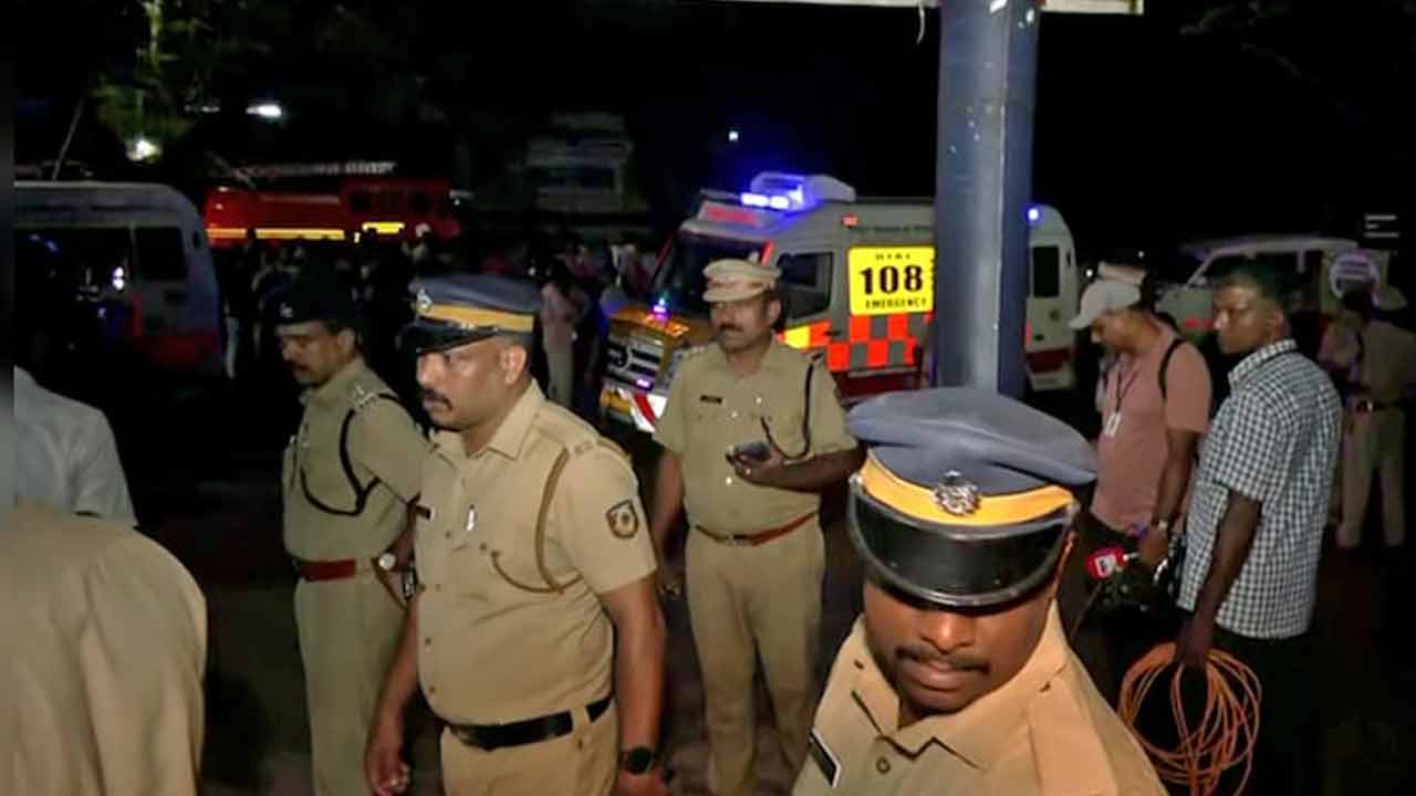 ঘটনাস্থলে পুলিশ। ছবি: সংগৃহীত।