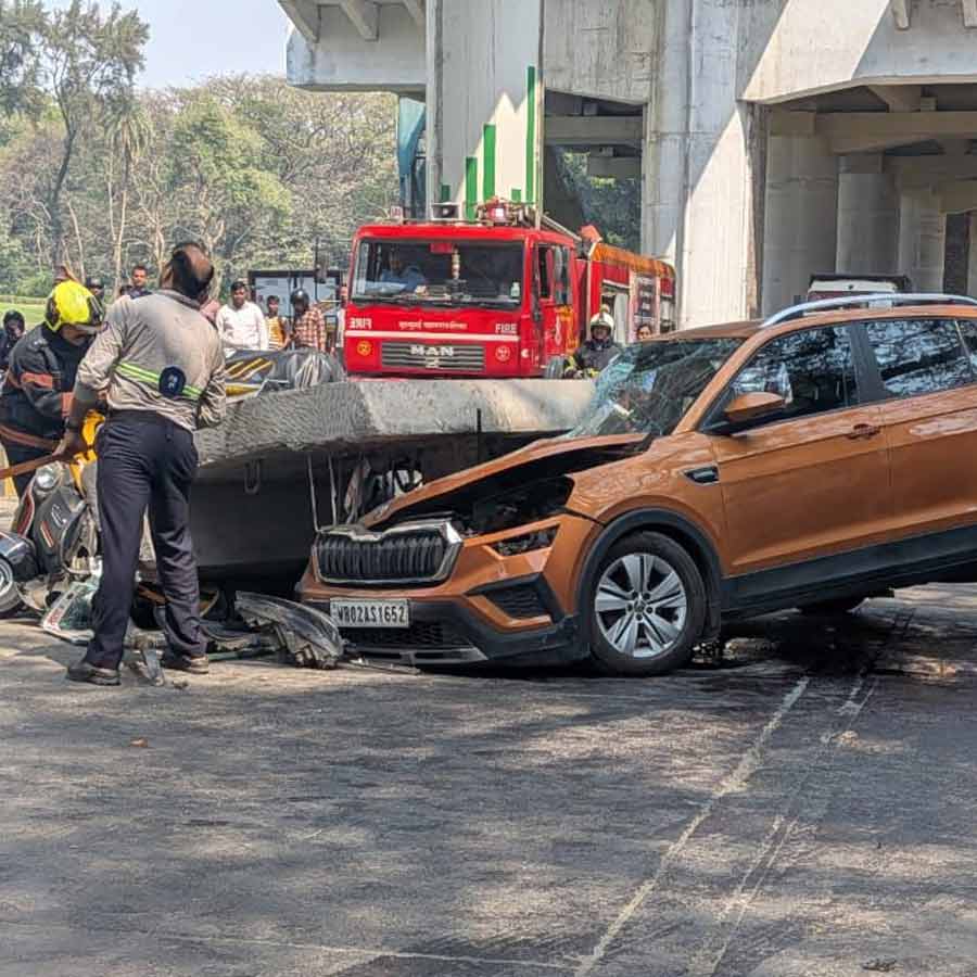 Portion of pillar of Under construction Metro project falls in Mumbai dgtl