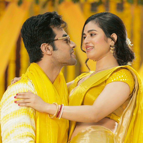 রণজয় বিষ্ণু এবং শ্যামৌপ্তি মুদলির গায়ে হলুদের সাজ।