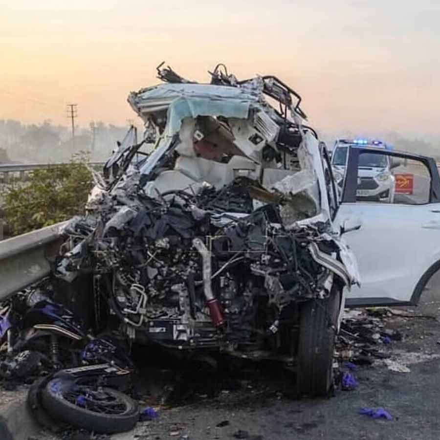 দুর্ঘটনাগ্রস্ত সেই গাড়ি। ছবি: সংগৃহীত।