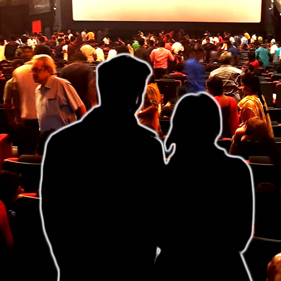 প্রেক্ষাগৃহে কী কাণ্ড ঘটল?