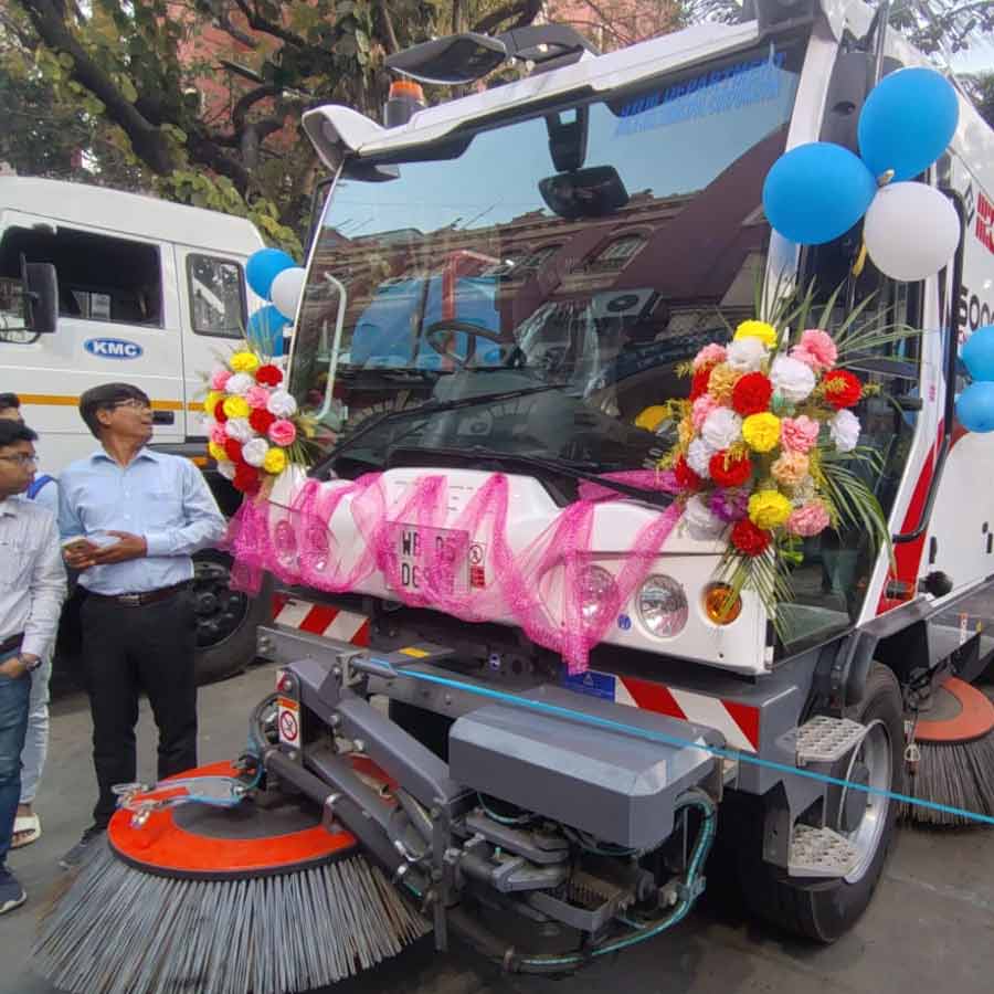Automatic sweepers even in small alleys, KMC installs 69 modern cleaning machines at a cost of 90 crores