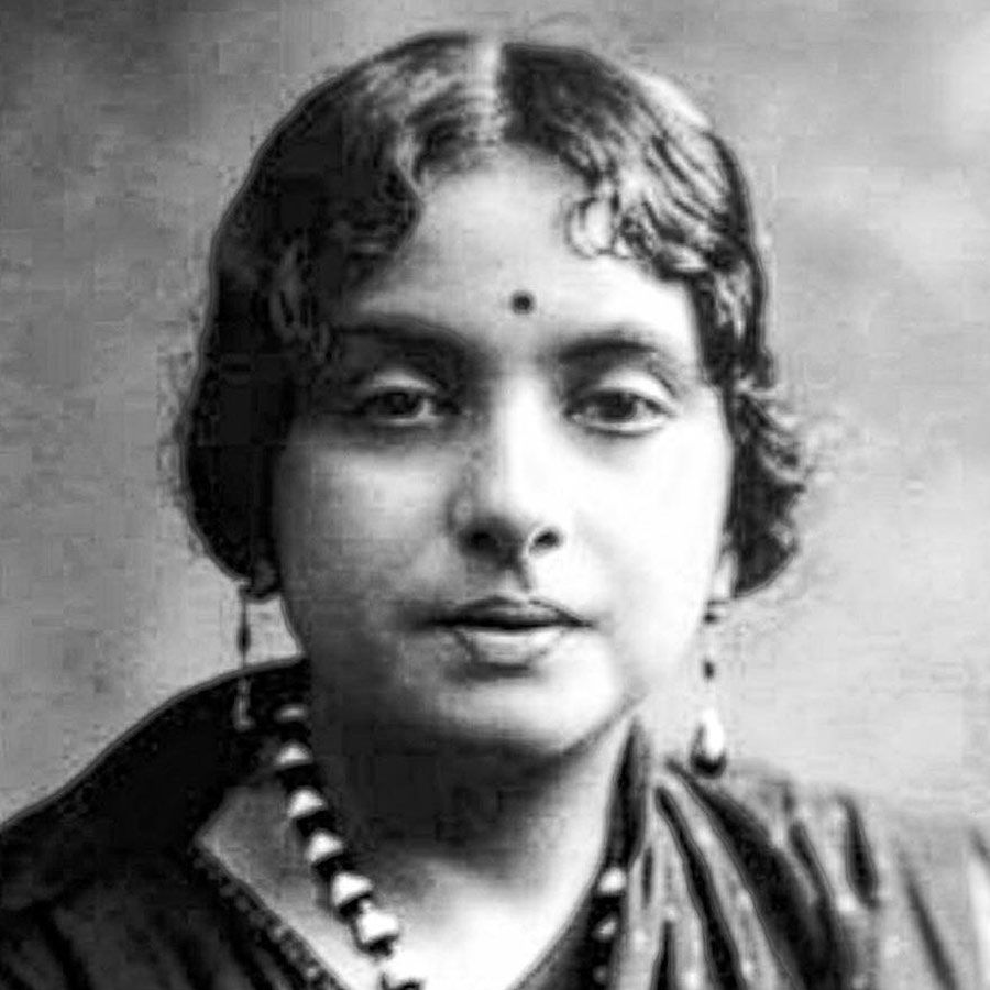 পুরোভাগে: রাজনীতি, সংস্কৃতিচর্চা, নারী অধিকার আন্দোলনের মুখ কমলাদেবী চট্টোপাধ্যায়।