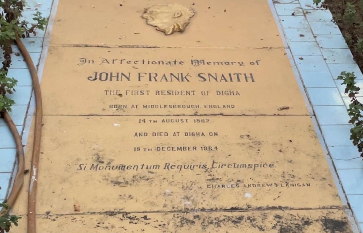 জন স্নেথ-এর সমাধি।