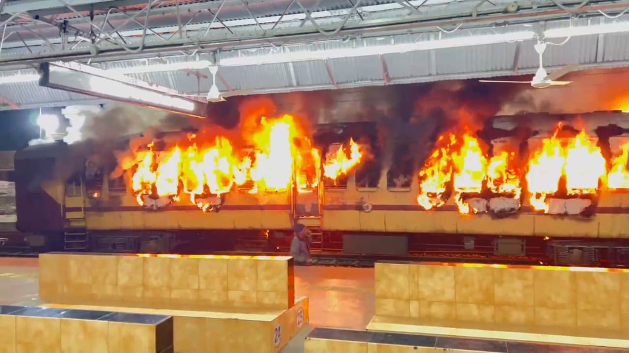 Fire breaks out in train compartment at Katwa station