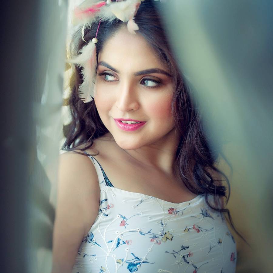 একটু একটু করে সামলে উঠছেন দেবলীনা নন্দী?