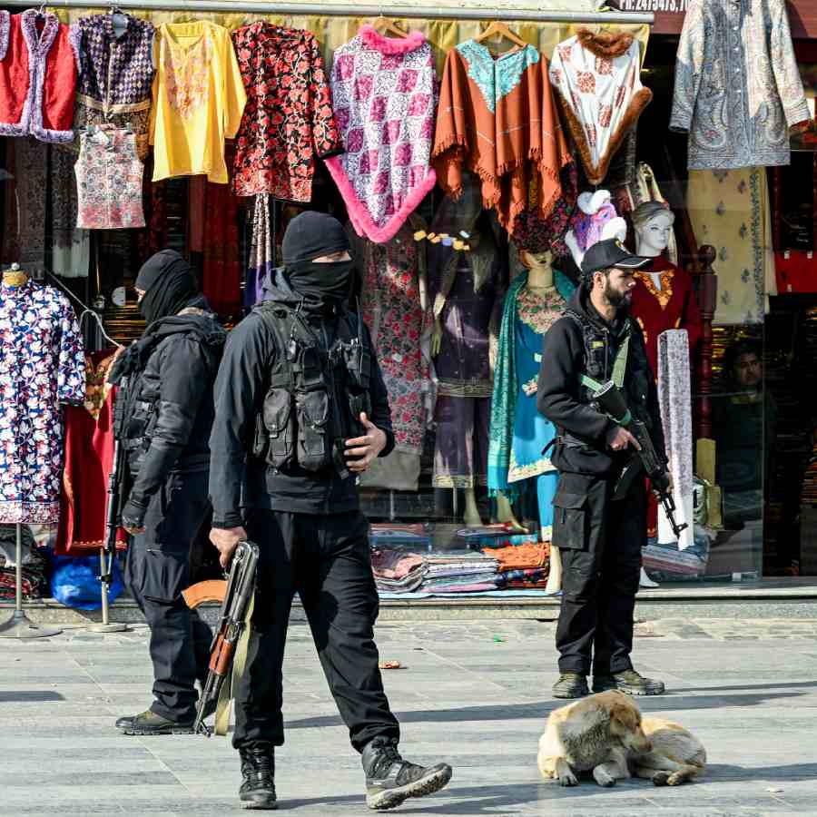 জম্মু ও কাশ্মীরে নিরাপত্তাবাহিনীর অভিযান।