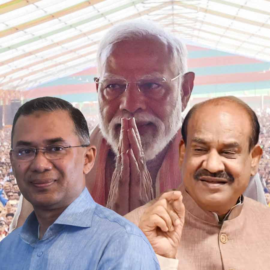 (বাঁ দিক থেকে) তারেক রহমান, নরেন্দ্র মোদী এবং ওম বিড়লা।