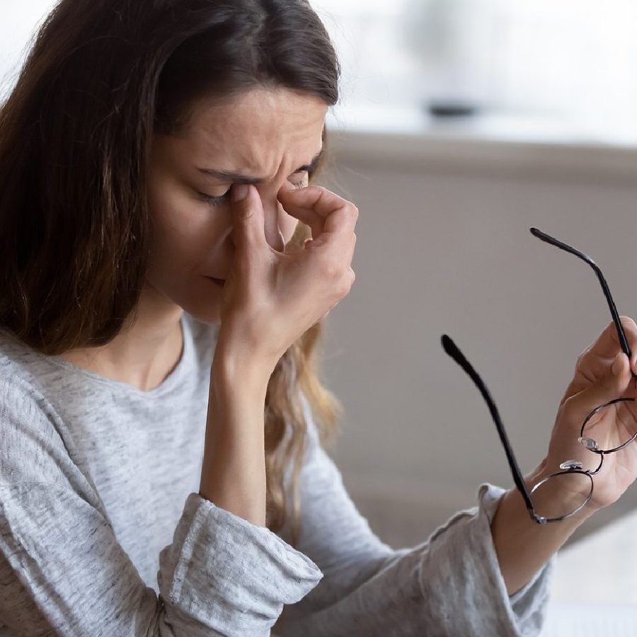 চোখের পাতা কাঁপা কিসের লক্ষণ?