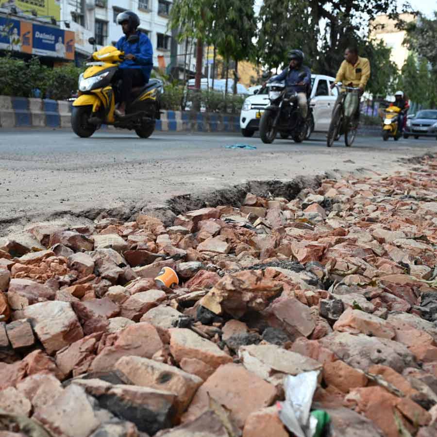 People are facing problems due to road construction works in Kolkata