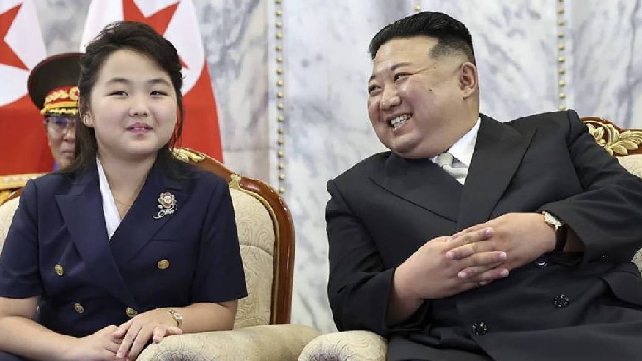 কন্যা কিম জু এ-র সঙ্গে উত্তর কোরিয়ার প্রশাসক কিম জং উন।