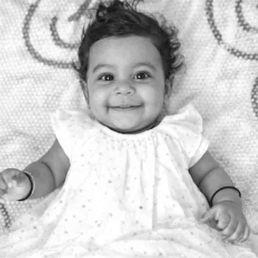 ১০ মাসের শিশুকন্যা আলিন শেরিন।