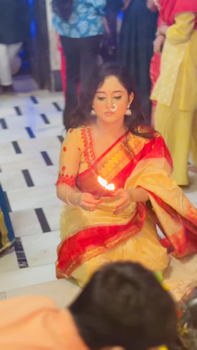 সৌমিতৃষা কুন্ডু দেব আরাধনায় ব্যস্ত।