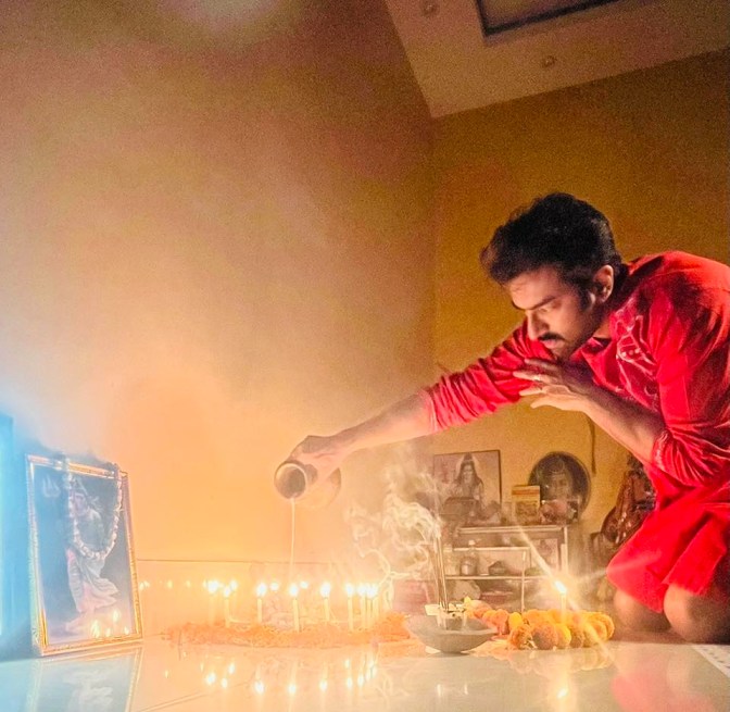 শিবরাত্রির দিন হর-পার্বতীর বিবাহবার্ষিকী পালনে জীতু কমল।