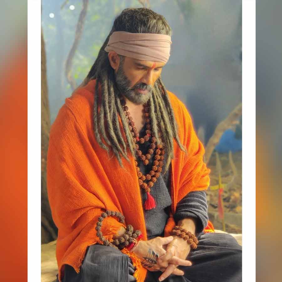 সন্ন্যাসীর বেশে সুনীল। 