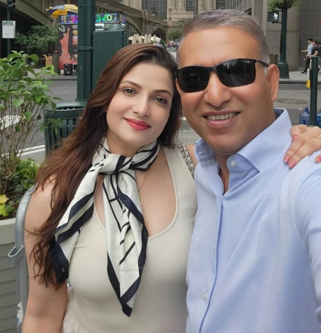 প্রেম দিবসে তনুশ্রী আর সুজিত।