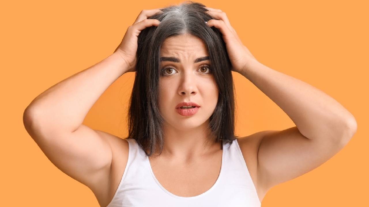 কোন ভুলে মাথায় বাড়ছে পাকা চুলের সংখ্যা?