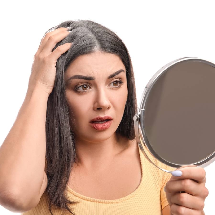 কোন ভুলে মাথায় বাড়ছে পাকা চুলের সংখ্যা?