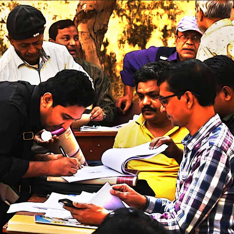 Election Commission suspends seven West Bengal officials directly from their posts