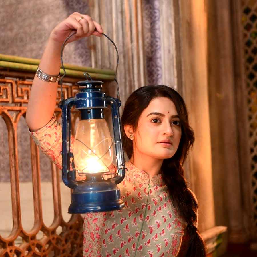 অভিনেত্রী পারিজাত কিসের প্রস্তুতি নিচ্ছেন?