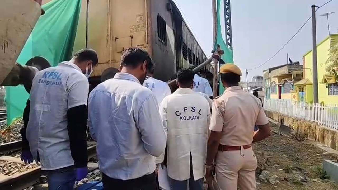 Forensic team begins investigation into train compartment fire at Katwa station