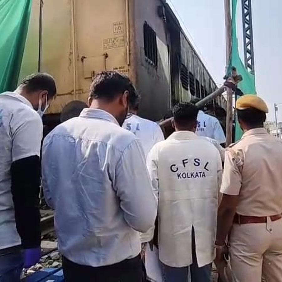Forensic team begins investigation into train compartment fire at Katwa station