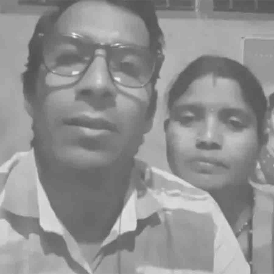 কৃষ্ণ পটেল এবং তাঁর স্ত্রী রমাবাই। ছবি: সংগৃহীত।