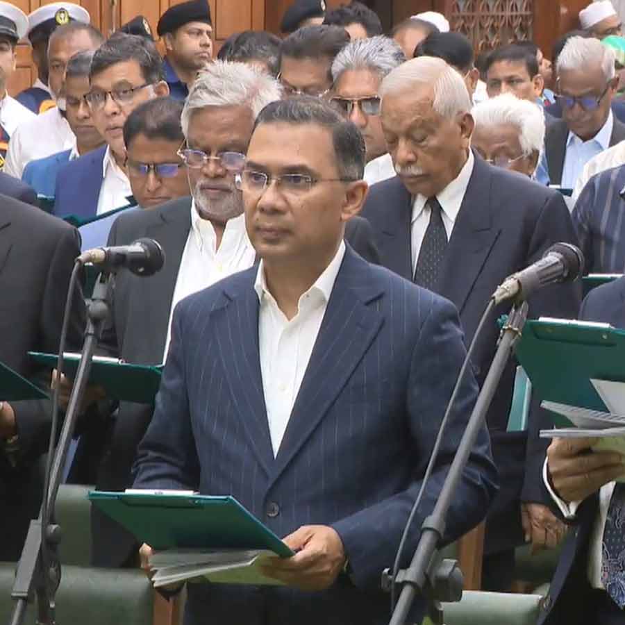 বাংলাদেশের সংসদ সদস্য হিসাবে শপথ নিচ্ছেন তারেক রহমান।