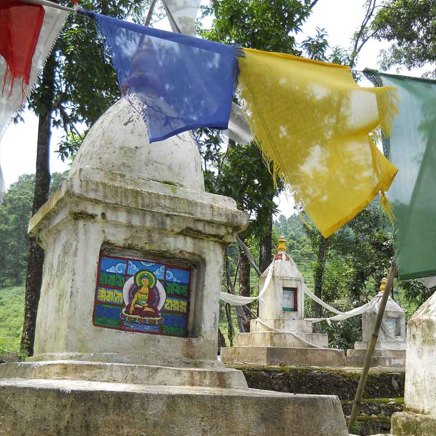 কুমাই থেকে ঘুরে নিন বৌদ্ধ স্তূপ।