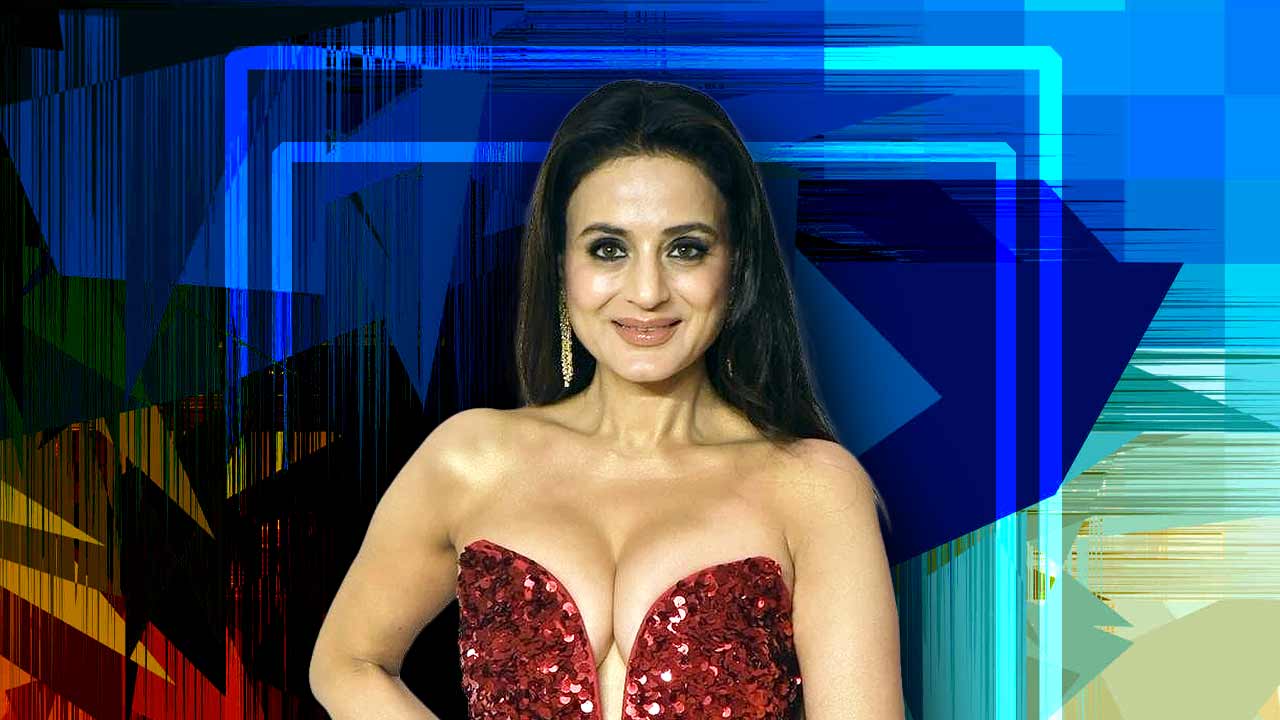 অমীষার বিরুদ্ধে ঠিক কী অভিযোগ?