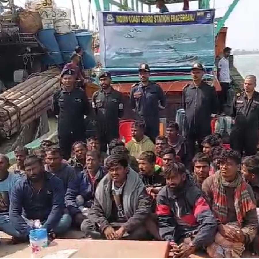 গত রবিবার ফ্রেজারগঞ্জে আটক হন ২৮ জন বাংলাদেশি মৎস্যজীবী।