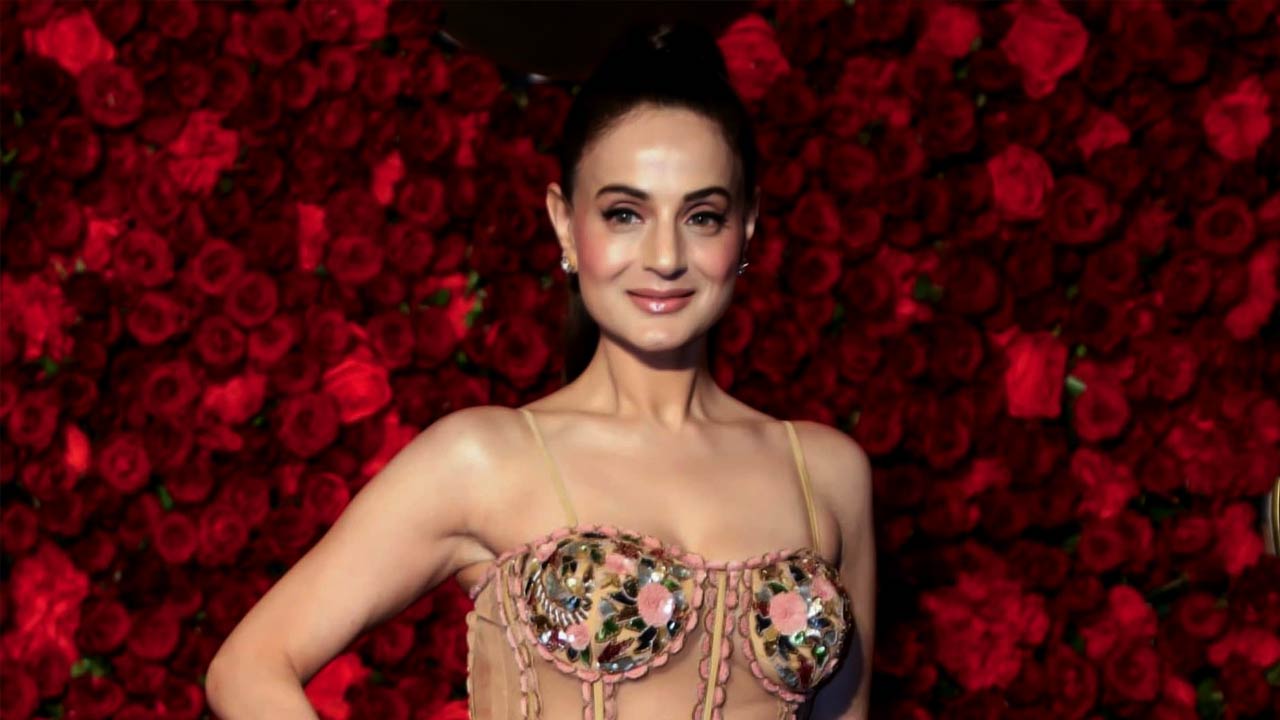 বিবৃতি জারি করলেন অমীষা পটেল।