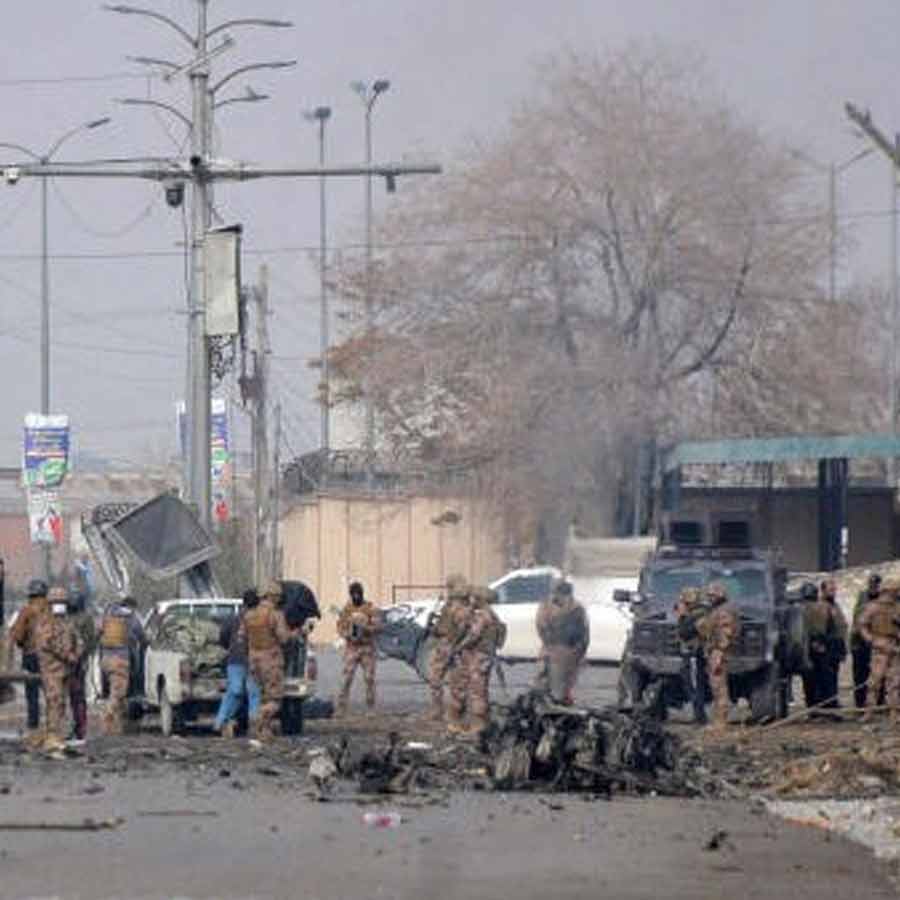 পুলিশচৌকিতে আত্মঘাতী হামলা পাকিস্তানে। ছবি: রয়টার্স।