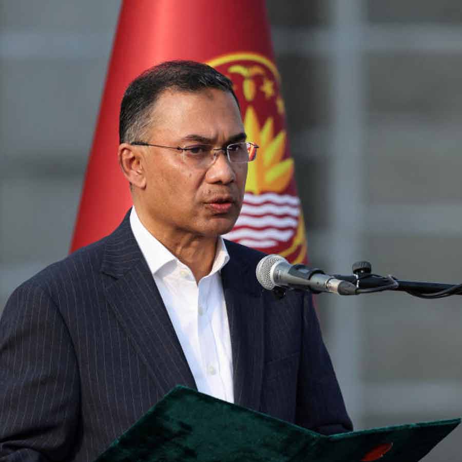 শপথ নিচ্ছেন বাংলাদেশের প্রধানমন্ত্রী তারেক রহমান।