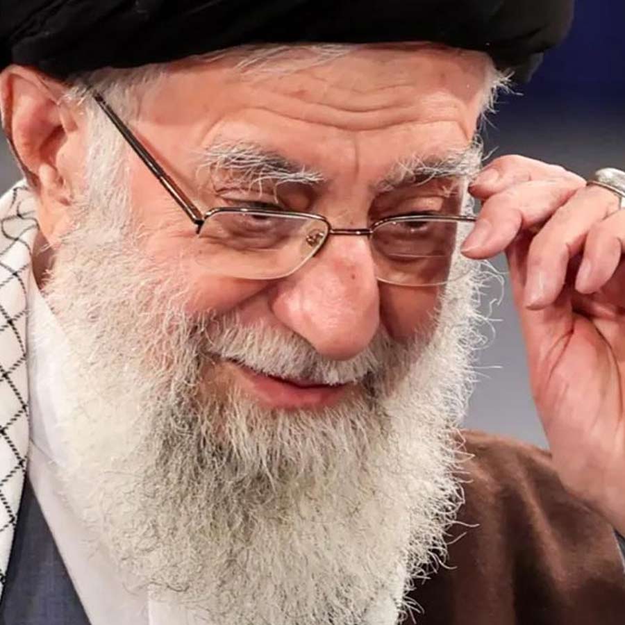 Does Reza Pahlavi, exile Crown Prince of Iran get back his power like Tarique Rahman of Bangladesh