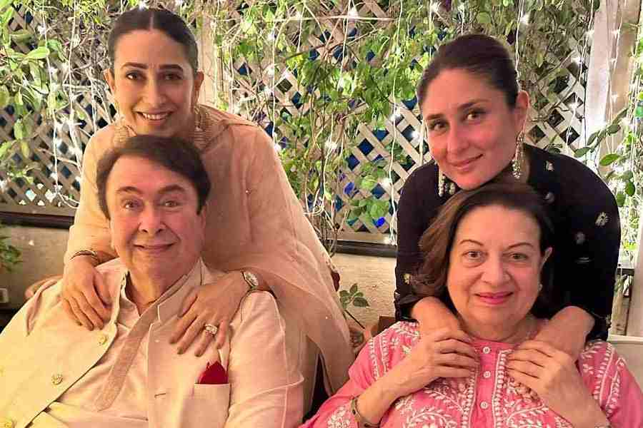 Randhir Kapoor, Babita Kapoor, Karisma Kapoor, Kareena Kapoor Khan