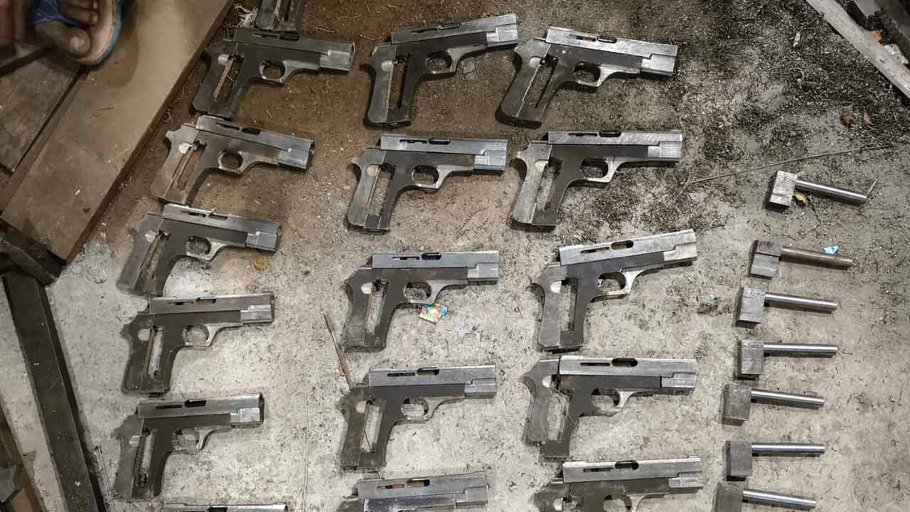 Kolkata Police STF and Bihar Police STF raid in Bhagalpur, recover arms