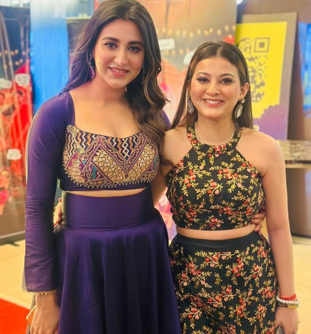 ঐন্দ্রিলা সেনের সঙ্গে ‘নারী চরিত্র বেজায় জটিল’-এ অভিনয় করেছেন নবনীতা।