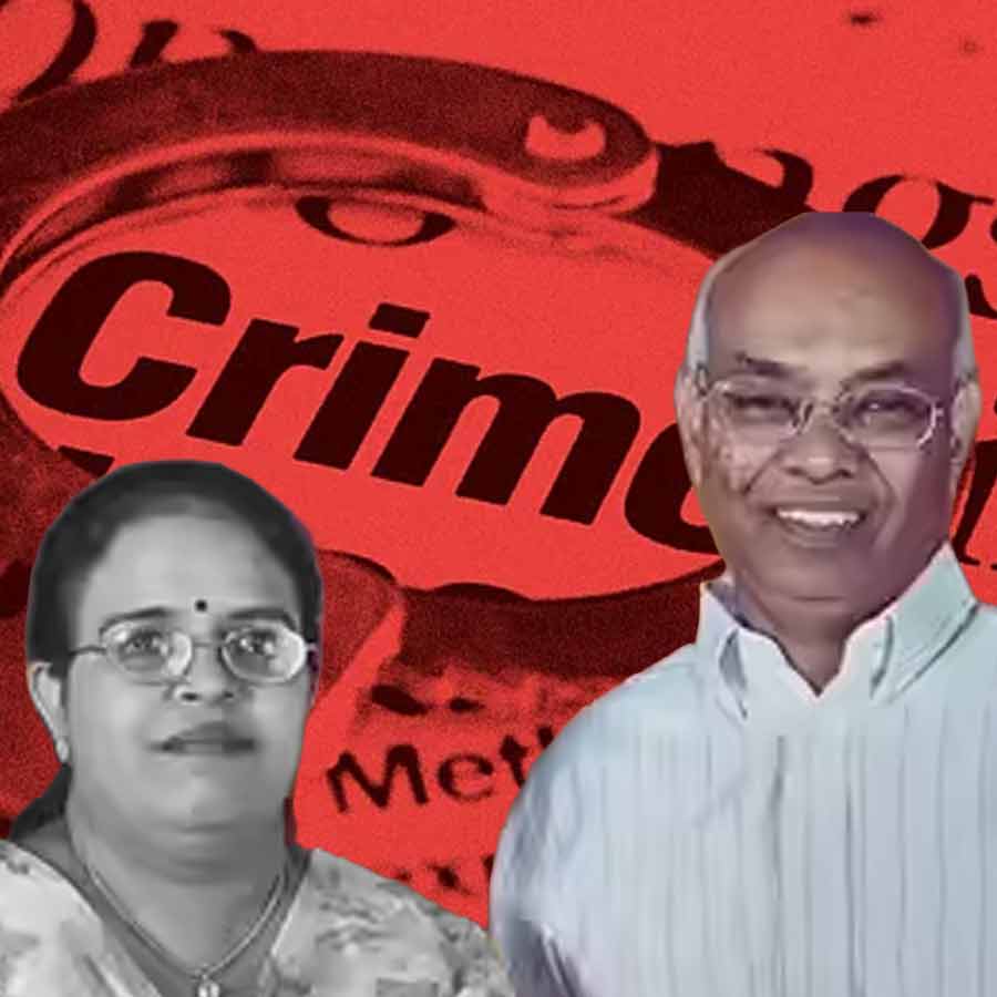 (বাঁ দিকে) নিহত সন্ধ্যা শ্রী এবং তাঁর স্বামী নাগেশ ঈশ্বর রাও (ডান দিকে)।