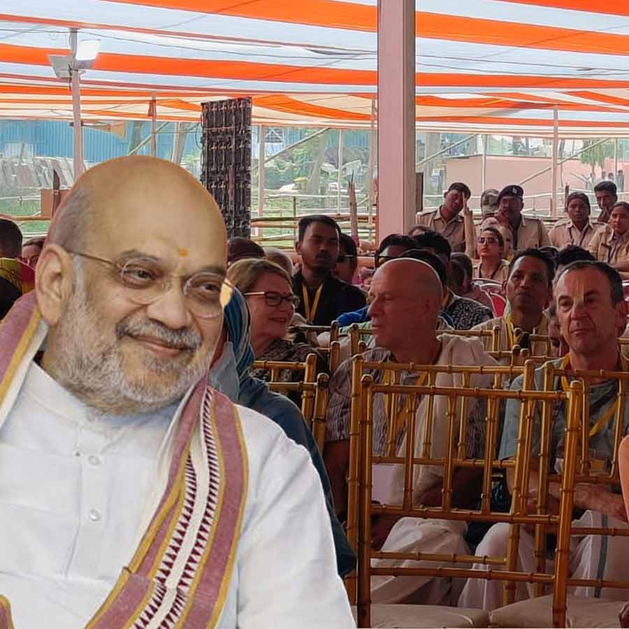 Amit Shah greets Mayapur gathering with ‘Hare Krishna’, Despite language barrier foreign devotees too gathered to listen to India’s HM