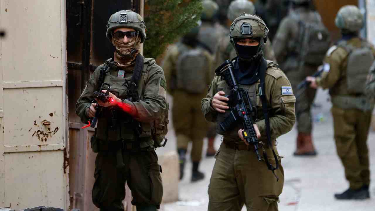 ওয়েস্ট ব্যাঙ্কে ইজ়রায়েলি সেনার অভিযান।