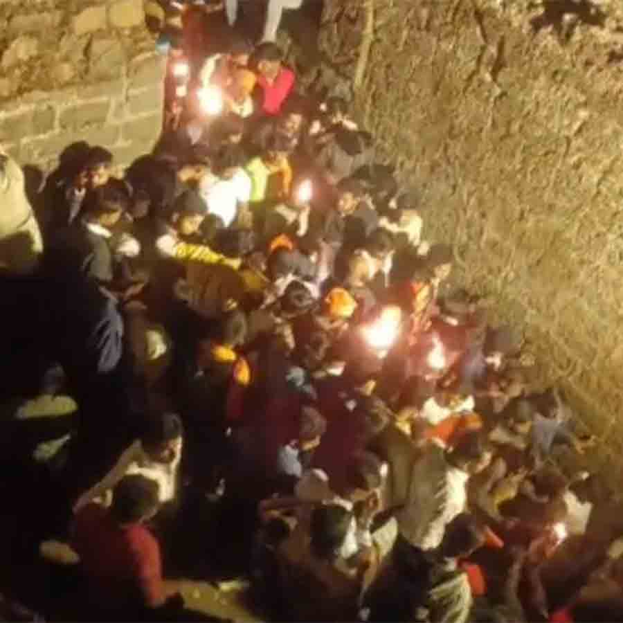 শিবনেরী দুর্গে উপচে পড়া ভিড়। ছবি: সংগৃহীত।