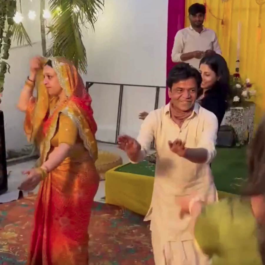 ভাইঝির বিয়েতে রাজপালের নাচ।
