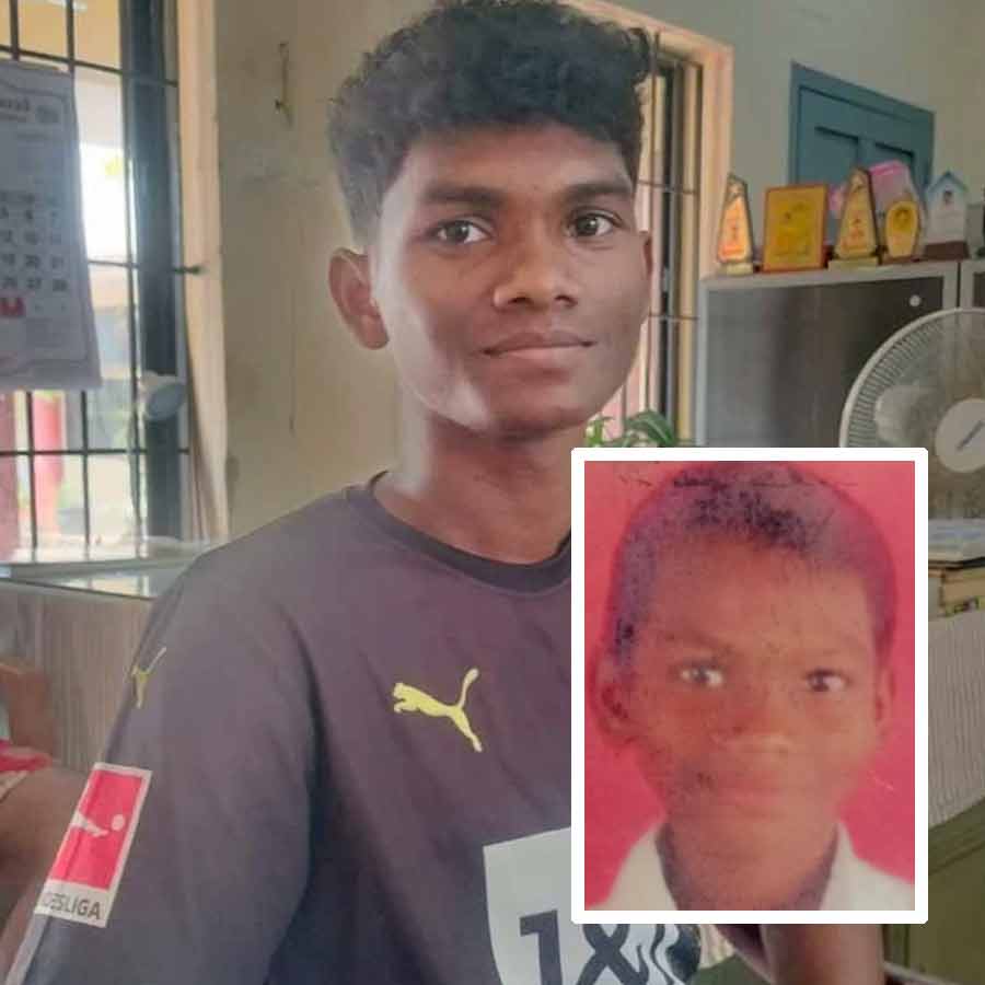 ২২ বছরের রাজা গোপ। (ইনসেটে)  ছ’বছর বয়সে রাজা। ছবি: সংগৃহীত।