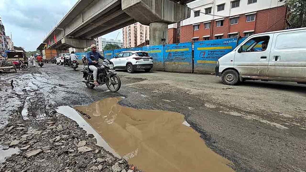 Ahead of the elections, road repairs gain momentum; the Kolkata Municipal Corporation approves renovation of 28 roads