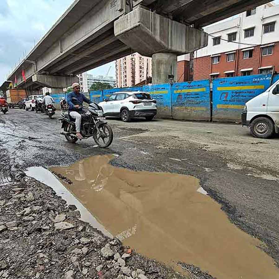 Ahead of the elections, road repairs gain momentum; the Kolkata Municipal Corporation approves renovation of 28 roads